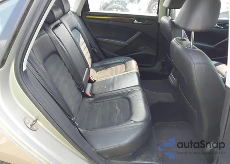 2012 Volkswagen Passat 2.5L Sel Premium z USA, uszkodzony, nr VIN 1VWCP7A39CC006938